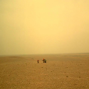 美女漏奶漏逼让男生舔
